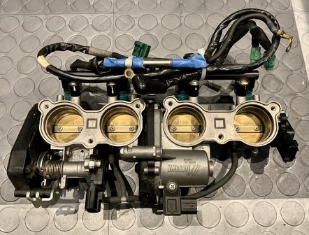 Yamaha THROTTLE BODIES used